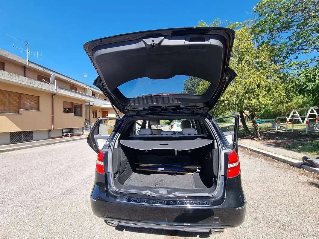 Usata Mercedes B180 Premium 109 CV (80 kW) 2014 Nero Utilitaria