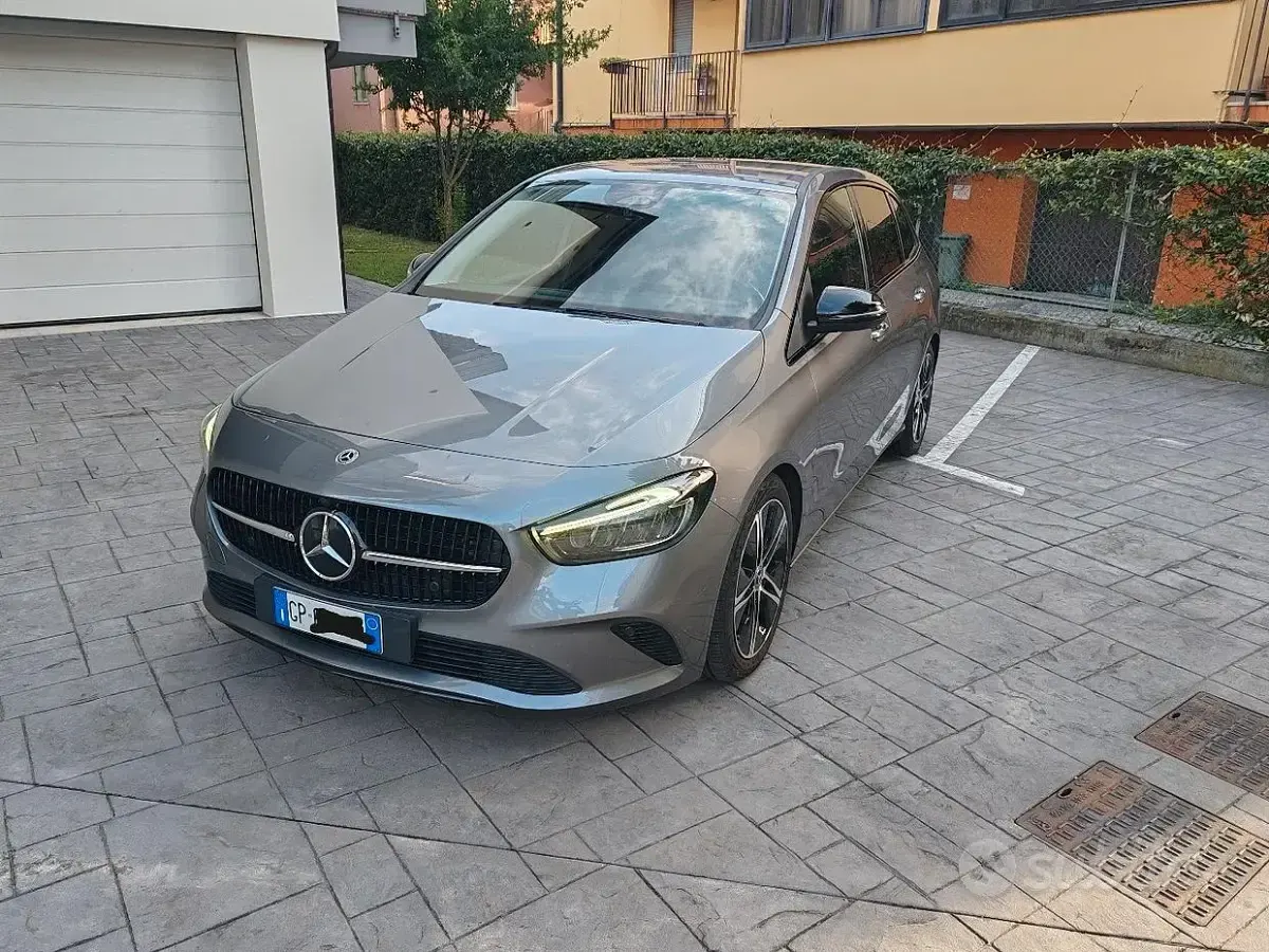 Usata Mercedes B200 163 CV (119 kW) 2023 Grigio Utilitaria