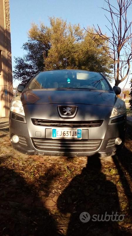 Usata Peugeot 5008 112 CV (82 kW) 2011 Grigio Monovolume