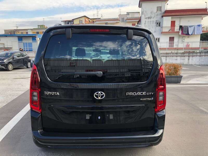 Usata Toyota Proace Verso City 100 kW (136 CV) 2023 Black met Station wagon
