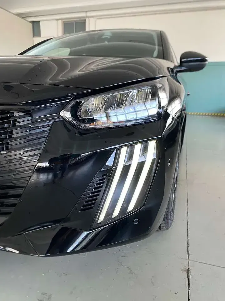 Nuova Peugeot 208 Allure 102 CV (75 kW) 2026 Nero Utilitaria
