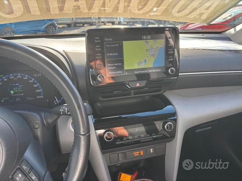 Usata Toyota Yaris Hybrid Business Edition 92 CV (67 kW) 2022 Nero Station wagon