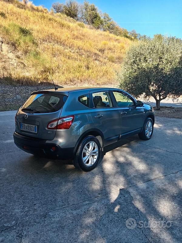 Usata Nissan Qashqai Tekna 110 CV (80 kW) 2013 Grigio SUV