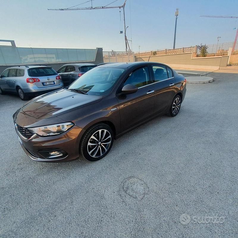 Usata Fiat Tipo 120 CV (88 kW) 2015 Marrone Berlina