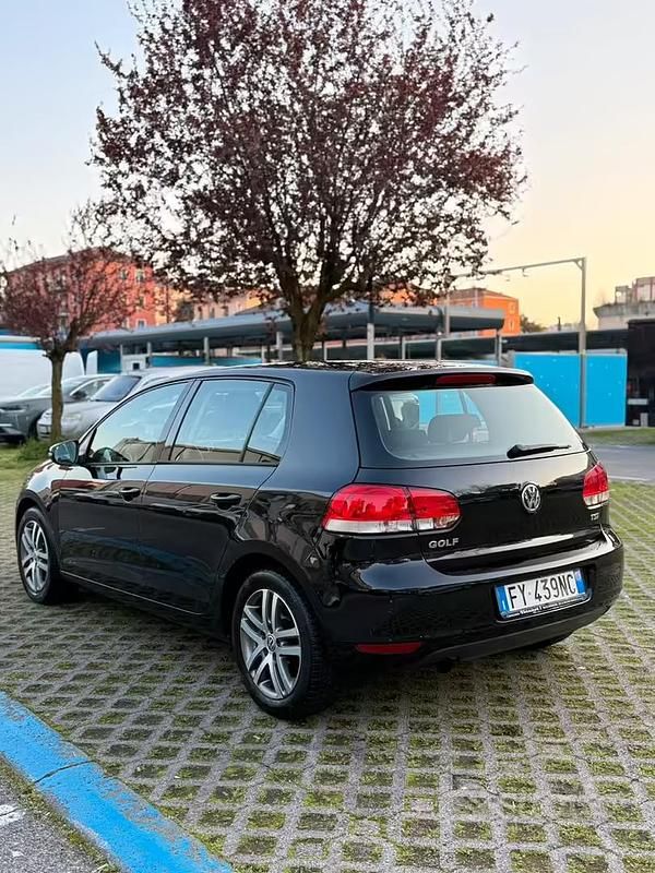 Usata VW Golf VI 105 CV (77 kW) 2011 Nero Utilitaria
