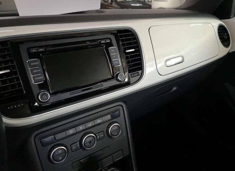 Usata VW Beetle Design 105 CV (77 kW) 2013 Bianco Utilitaria