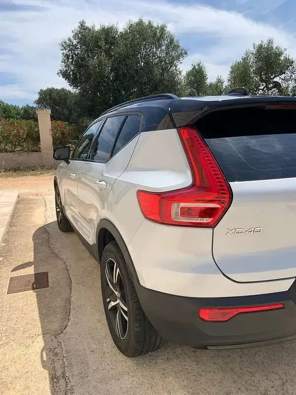 Usata Volvo XC40 R-Design 150 CV (110 kW) 2020 Argento SUV