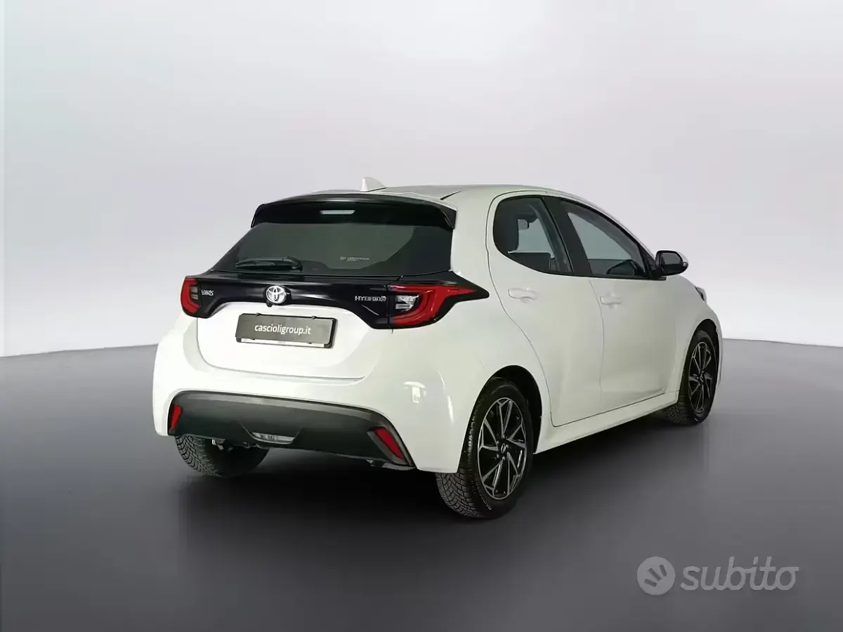 Usata Toyota Yaris Hybrid Trend 92 CV (67 kW) 2022 Bianco Berlina