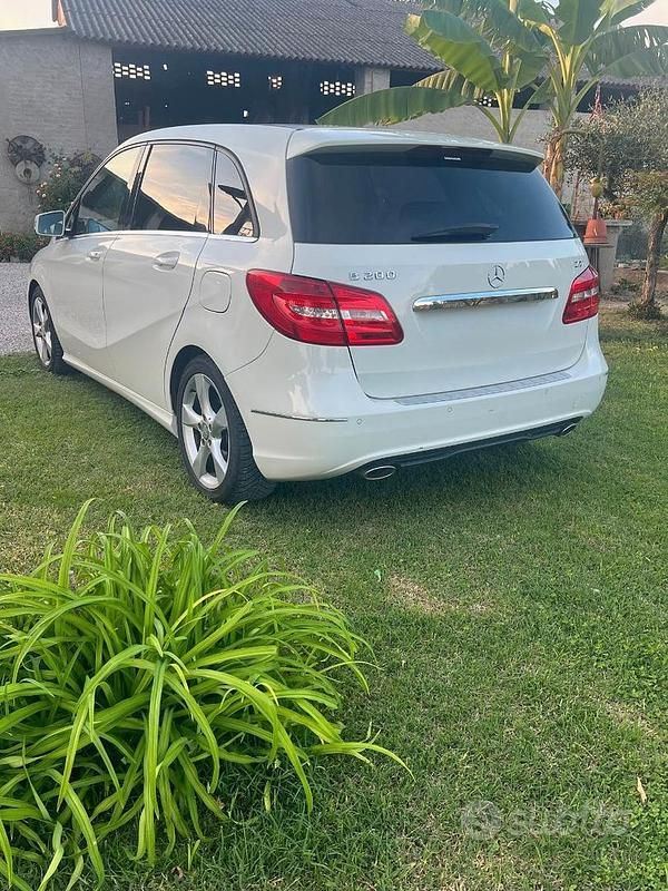 Usata Mercedes B200 Premium 2013 Bianco Monovolume