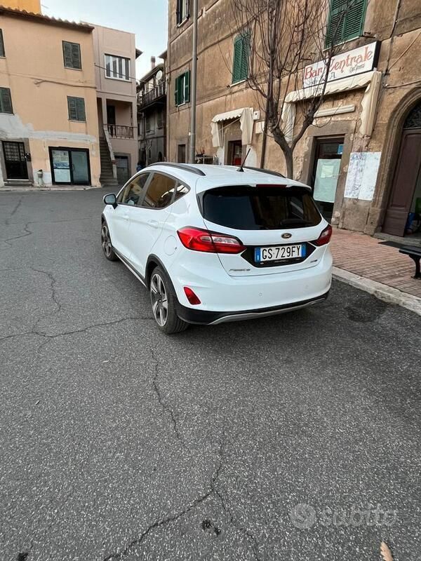 Bianco Usata 2024 Ford Fiesta Utilitaria | 16.000 € (Buon prezzo) - Immagine 1/2