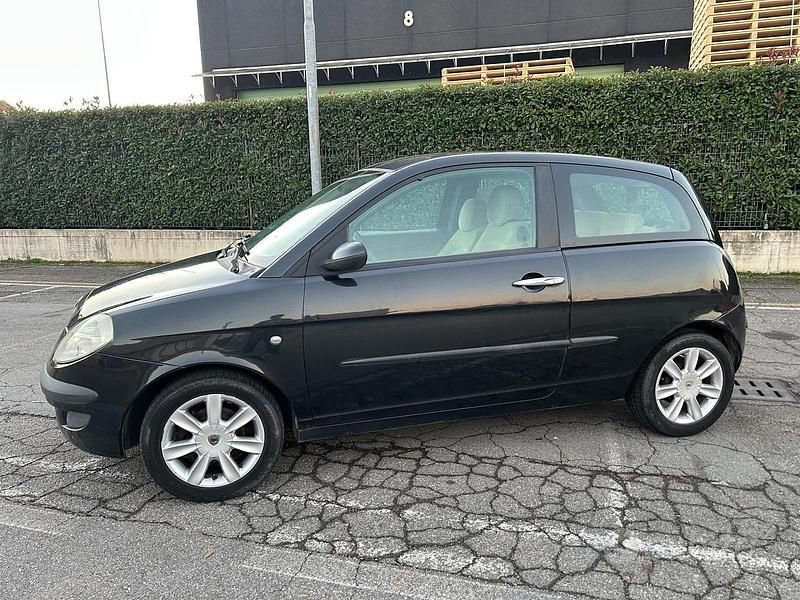 Usata Lancia Ypsilon 60 CV (44 kW) 2005 Nero Utilitaria