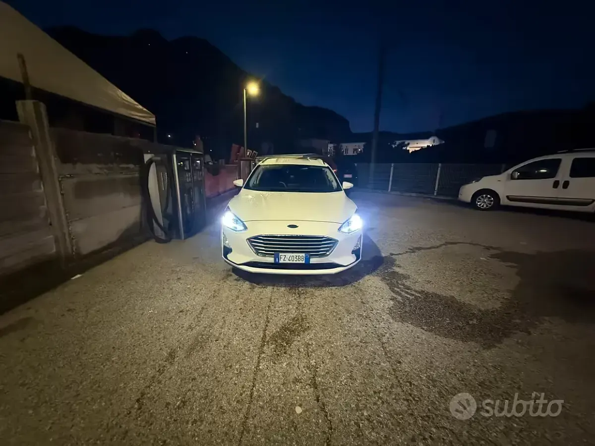 Usata Ford Focus 120 CV (88 kW) 2019 Bianco Station wagon