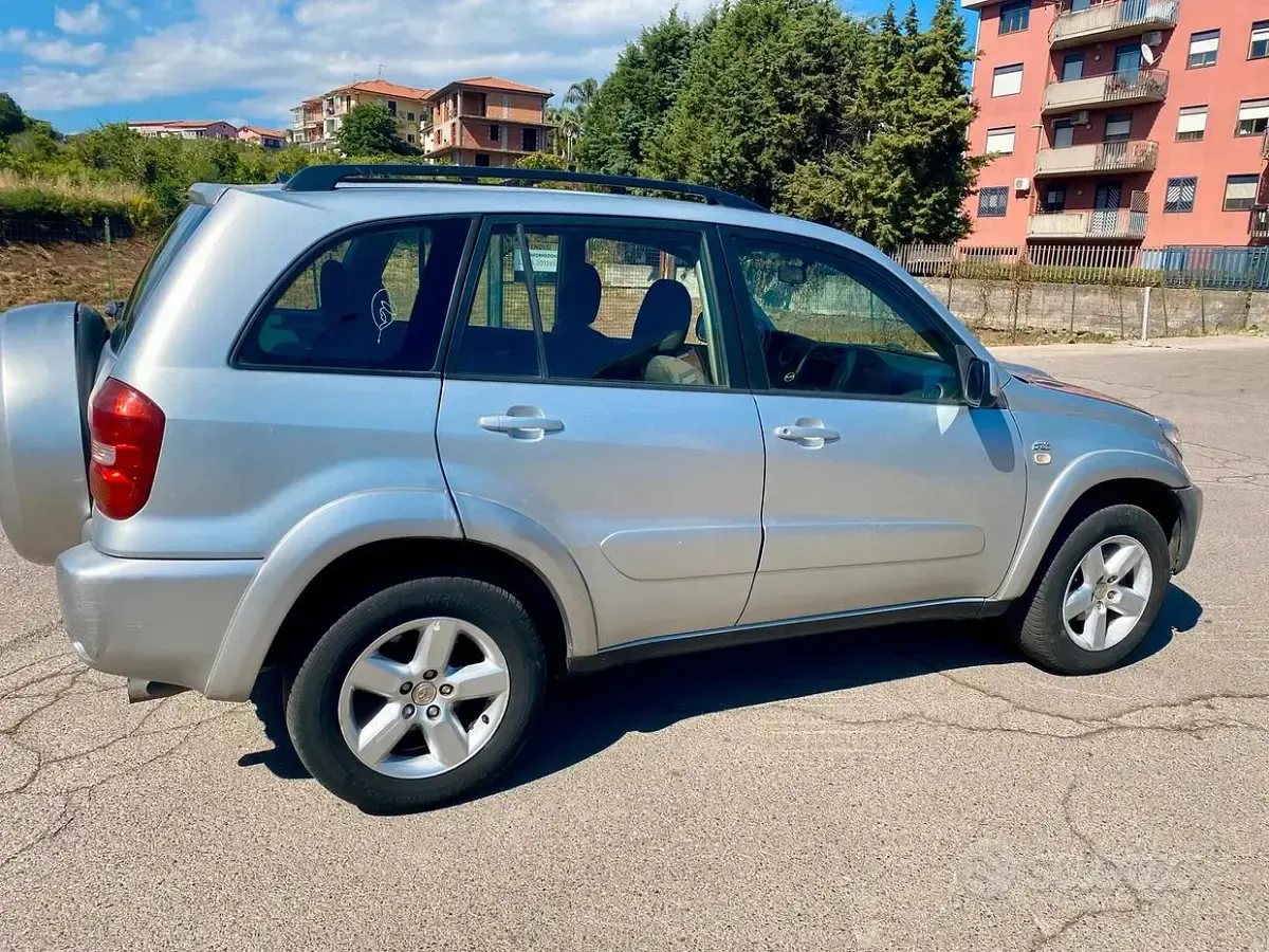 Usado Toyota RAV4 116 CV (85 kW) 2004 Gris SUV