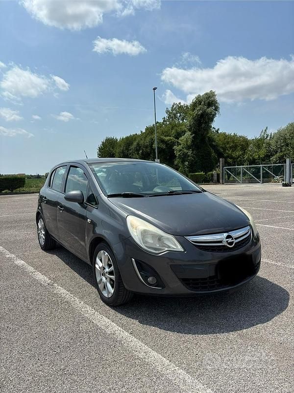 Usata Opel Corsa 95 CV (69 kW) 2011 Grigio Berlina