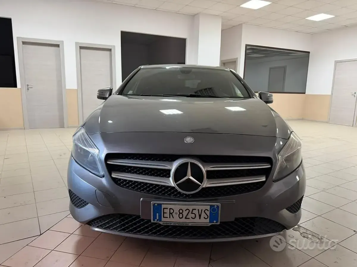 Usata Mercedes A180 Premium 109 CV (80 kW) 2013 Grigio Utilitaria