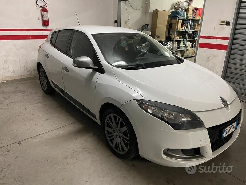 Usata 2011 Renault Mégane GT Line GT-Line Due volumi | 5800 € (Buon prezzo) - Immagine 1/4