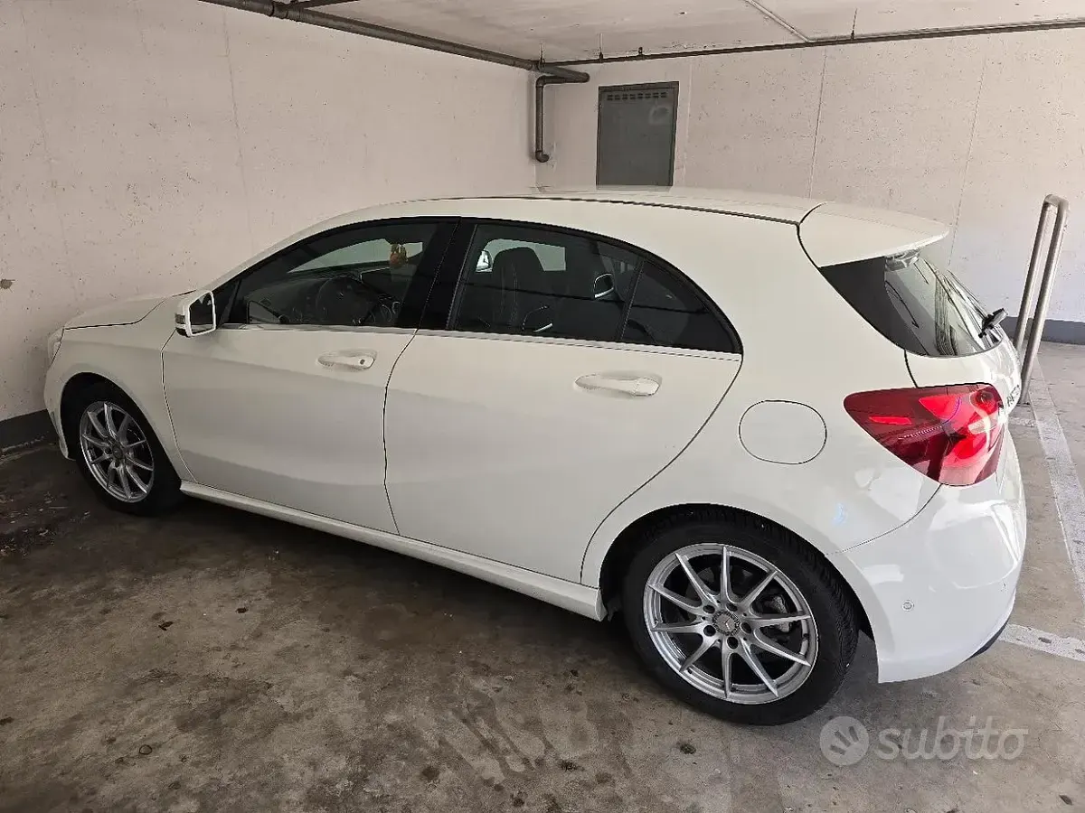 Usata Mercedes A180 114 CV (83 kW) 2016 Bianco Utilitaria