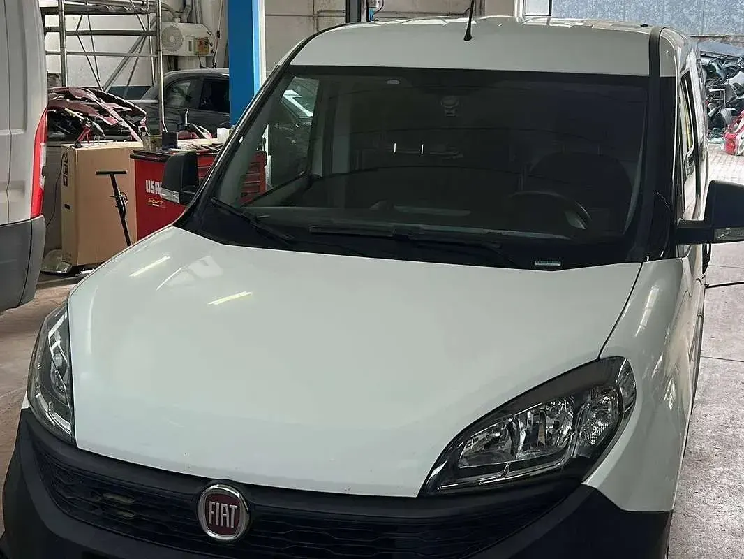 Usata Fiat Doblò 120 CV (88 kW) 2021 Bianco Monovolume