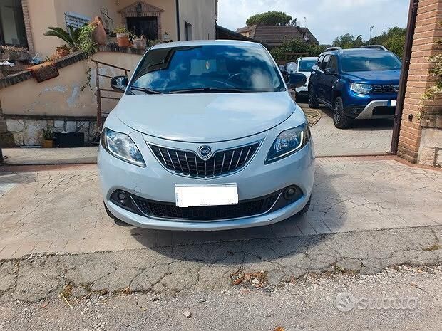 Usata Lancia Ypsilon Gold 69 CV (50 kW) 2021 Grigio Utilitaria