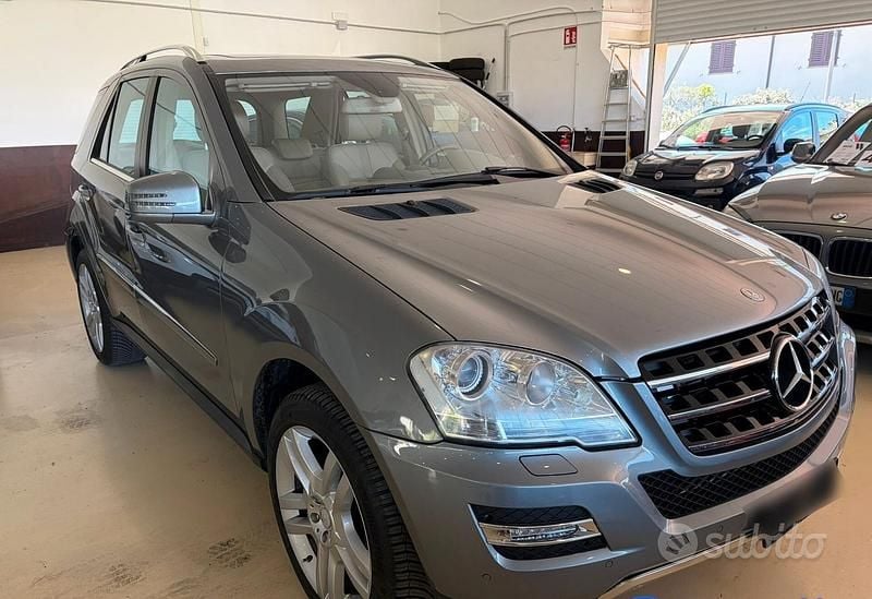 Usata Mercedes ML350 231 CV (169 kW) 2011 Grigio SUV