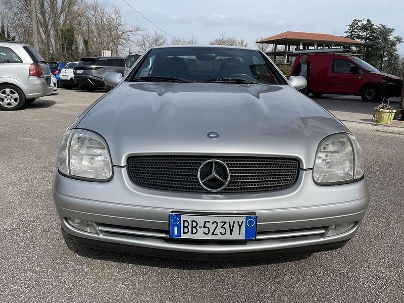 Usata Mercedes SLK200 192 CV (141 kW) 1999 Argento Cabrio