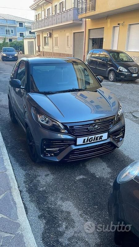 Begagnad Ligier JS50 2023 Grå Halvkombi