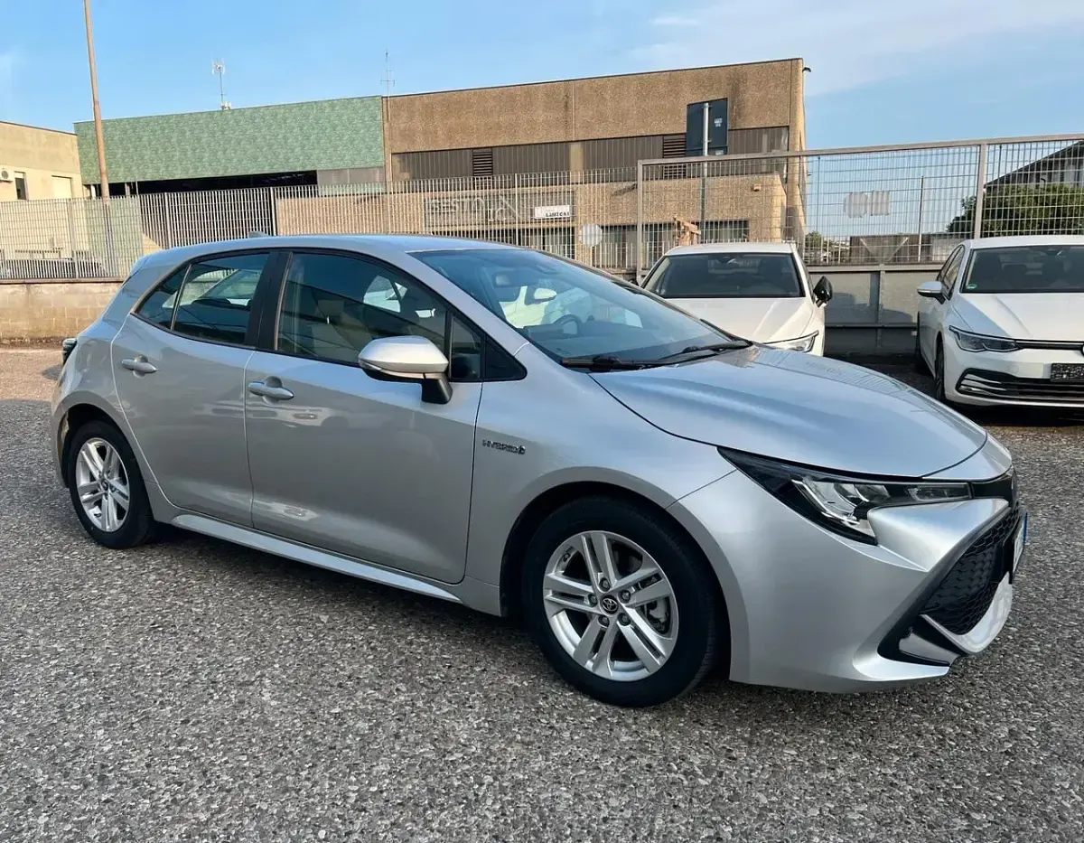 Usata Toyota Corolla Business Edition 98 CV (72 kW) 2020 Argento Berlina