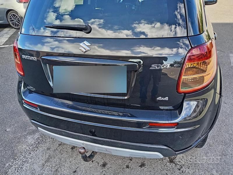 Second-hand Suzuki SX4 135 CP (99 kW) 2011 Negru SUV