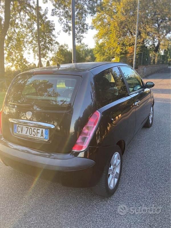 Usata Lancia Ypsilon 80 CV (58 kW) 2005 Nero Utilitaria