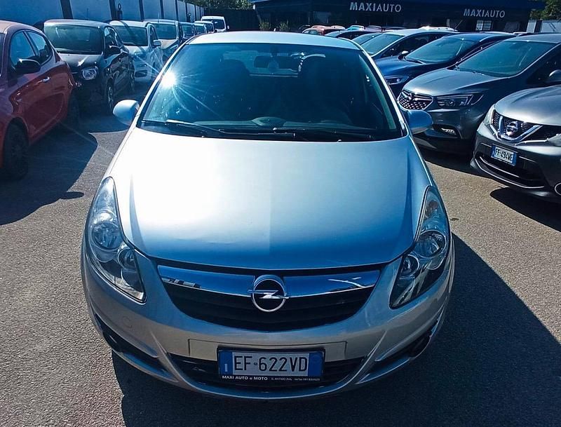 Usata Opel Corsa 75 CV (55 kW) 2011 Argento Berlina