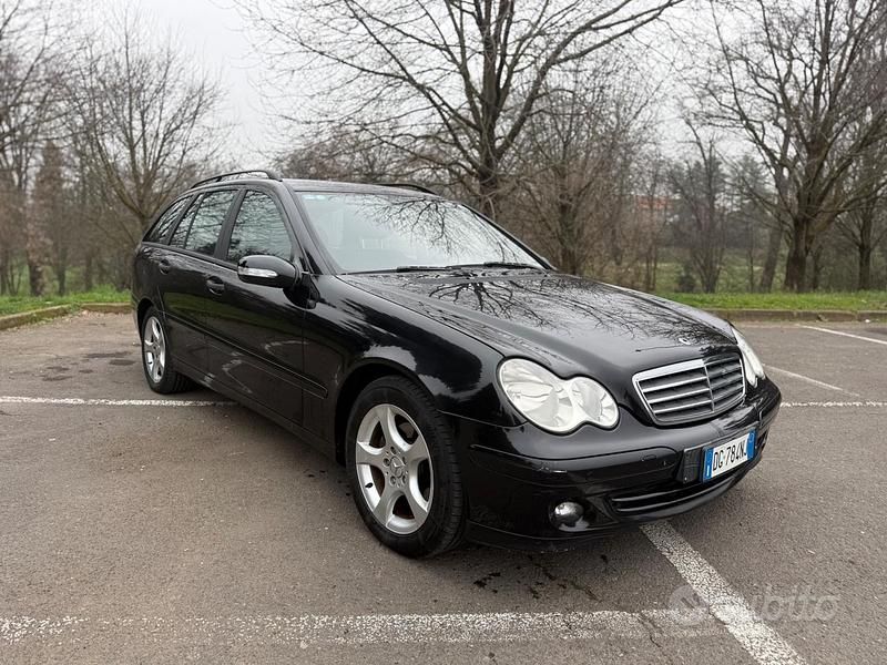 Usata Mercedes C220 Avantgarde 149 CV (109 kW) 2007 Nero Station wagon