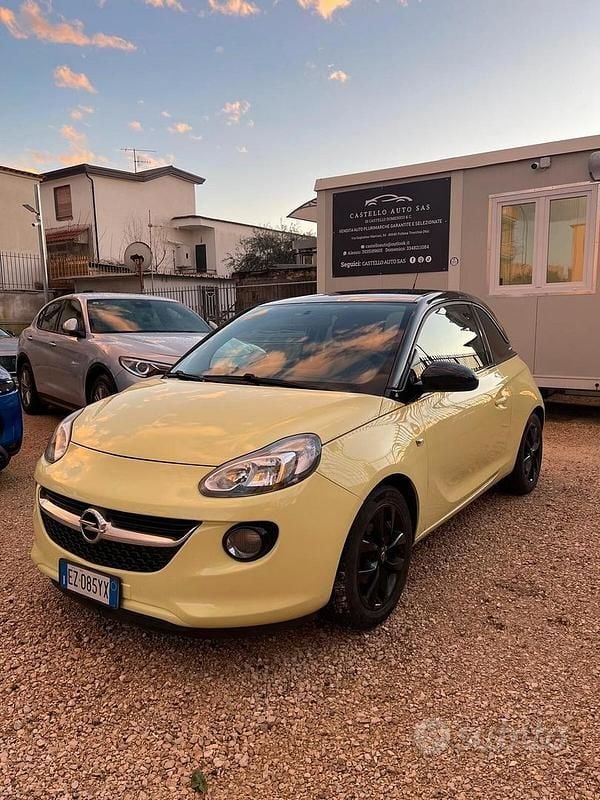 Usata Opel Adam Glam 70 CV (51 kW) 2015 Giallo Utilitaria