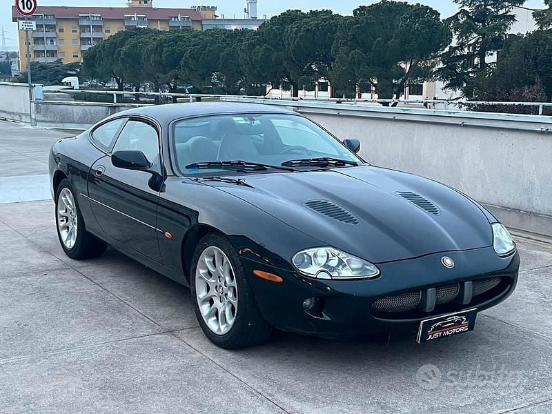 Usata Jaguar XKR 363 CV (266 kW) 1999 Nero Coupé