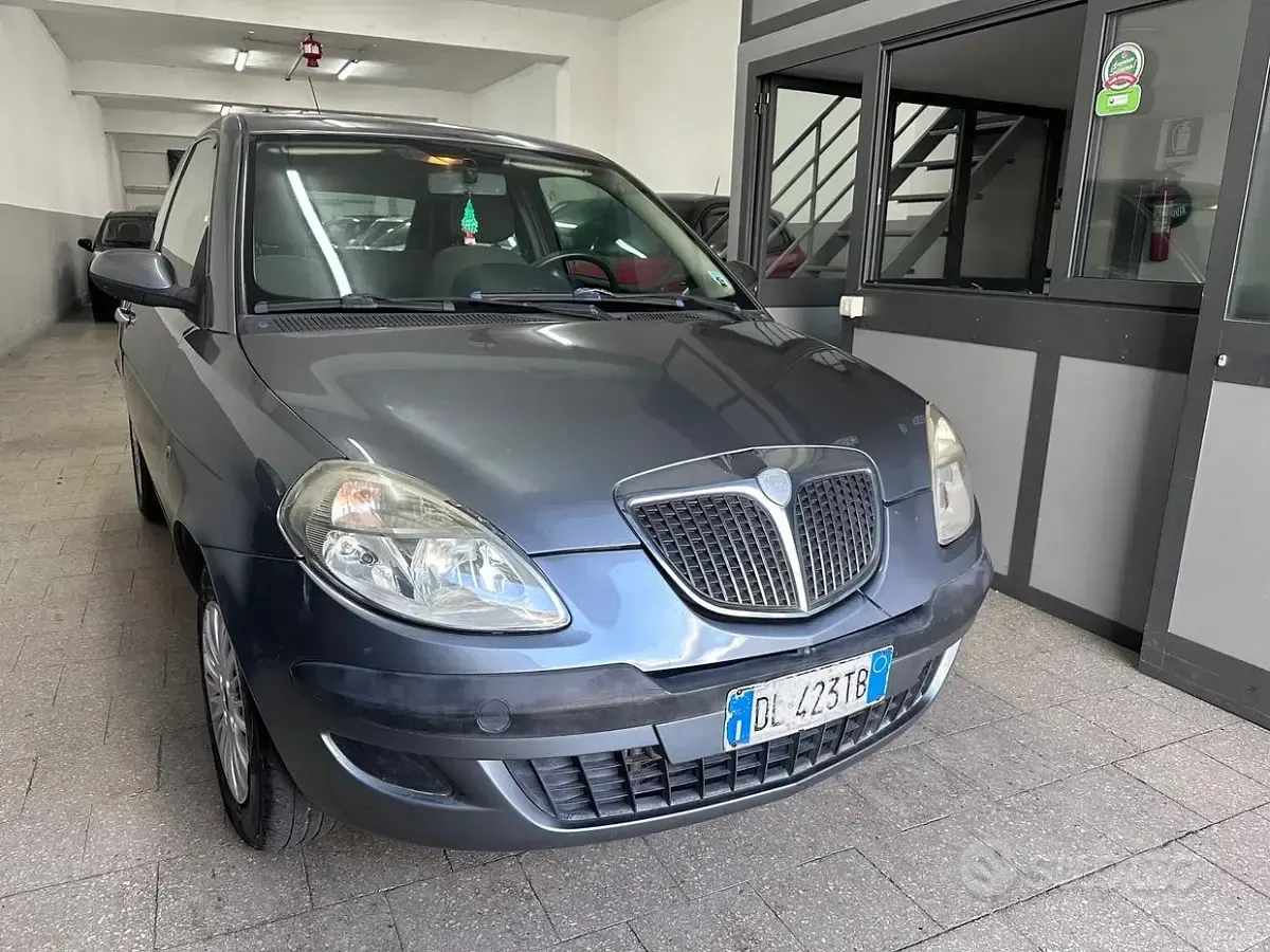 Usata Lancia Ypsilon 60 CV (44 kW) 2008 Grigio Utilitaria