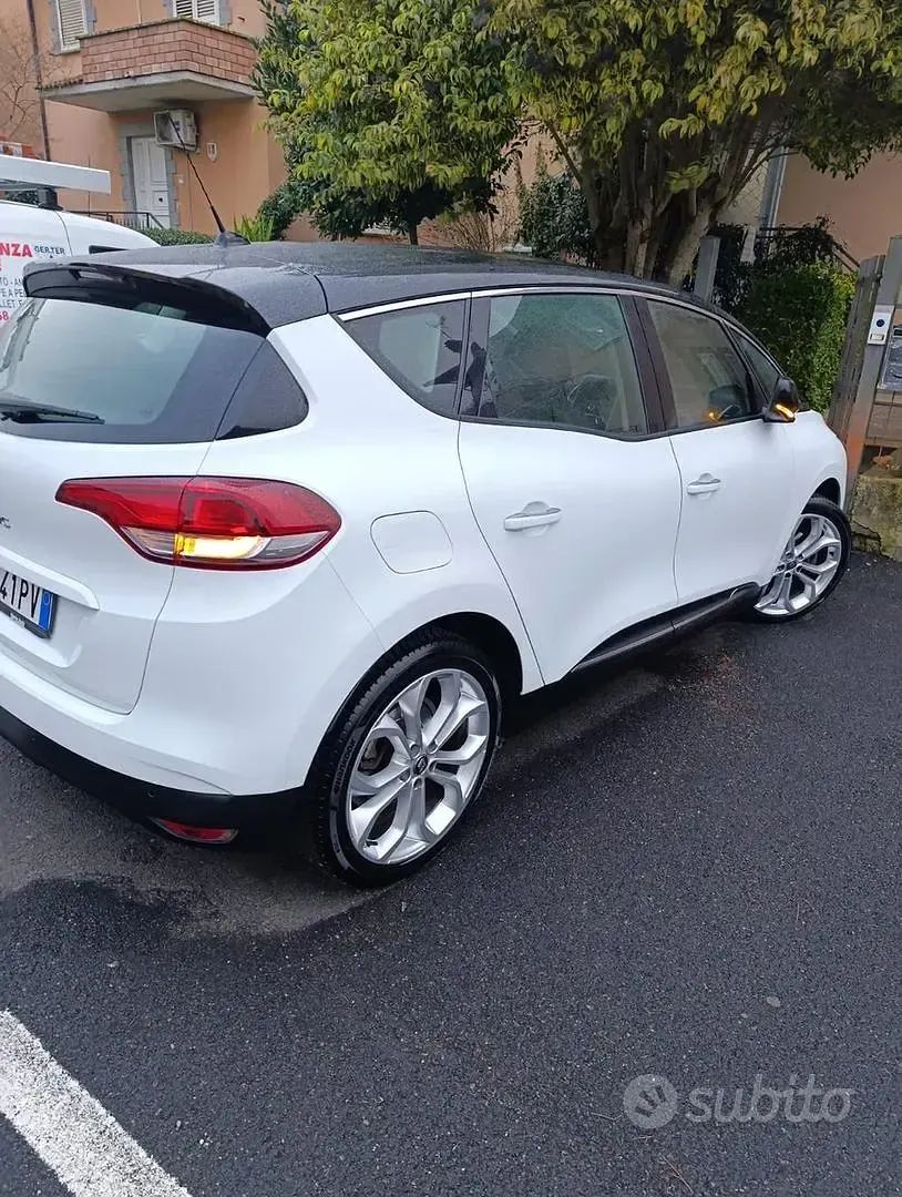 Usata Renault Scénic 120 CV (88 kW) 2020 Monovolume