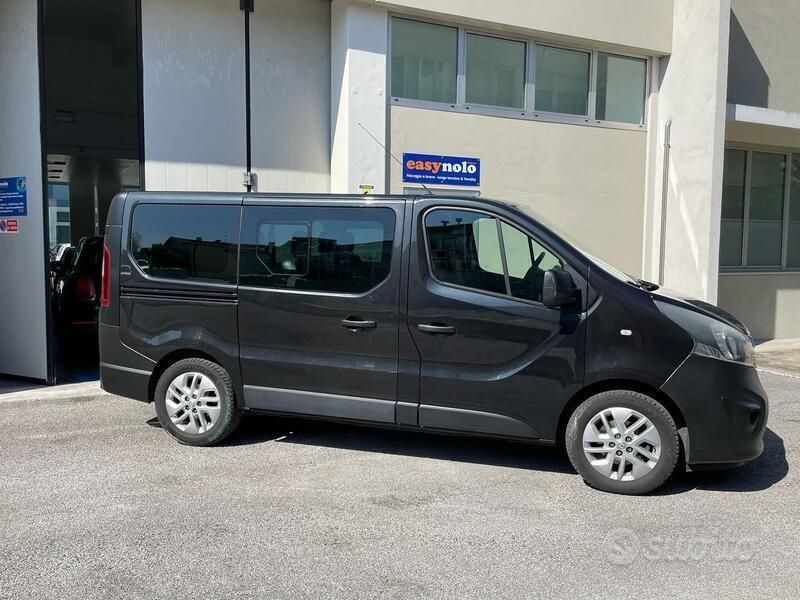 Usata Opel Vivaro 125 CV (91 kW) 2017 Nero Monovolume
