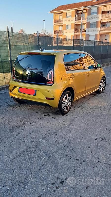 Usata VW e-up! 60 kW (82 CV) 2021 Giallo Utilitaria