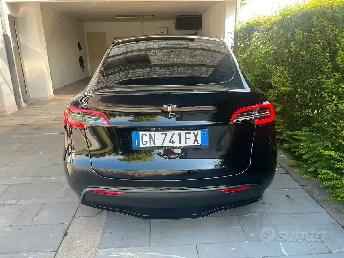 Usata Tesla Model Y 125 kW (170 CV) 2023 Nero SUV