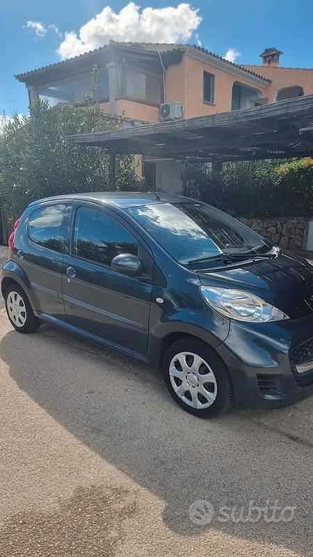 Usata Peugeot 107 68 CV (50 kW) 2011 Grigio Utilitaria