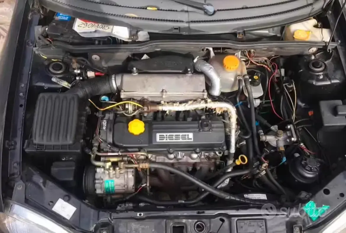 Usata Opel Corsa 60 CV (44 kW) 2000 Nero Berlina