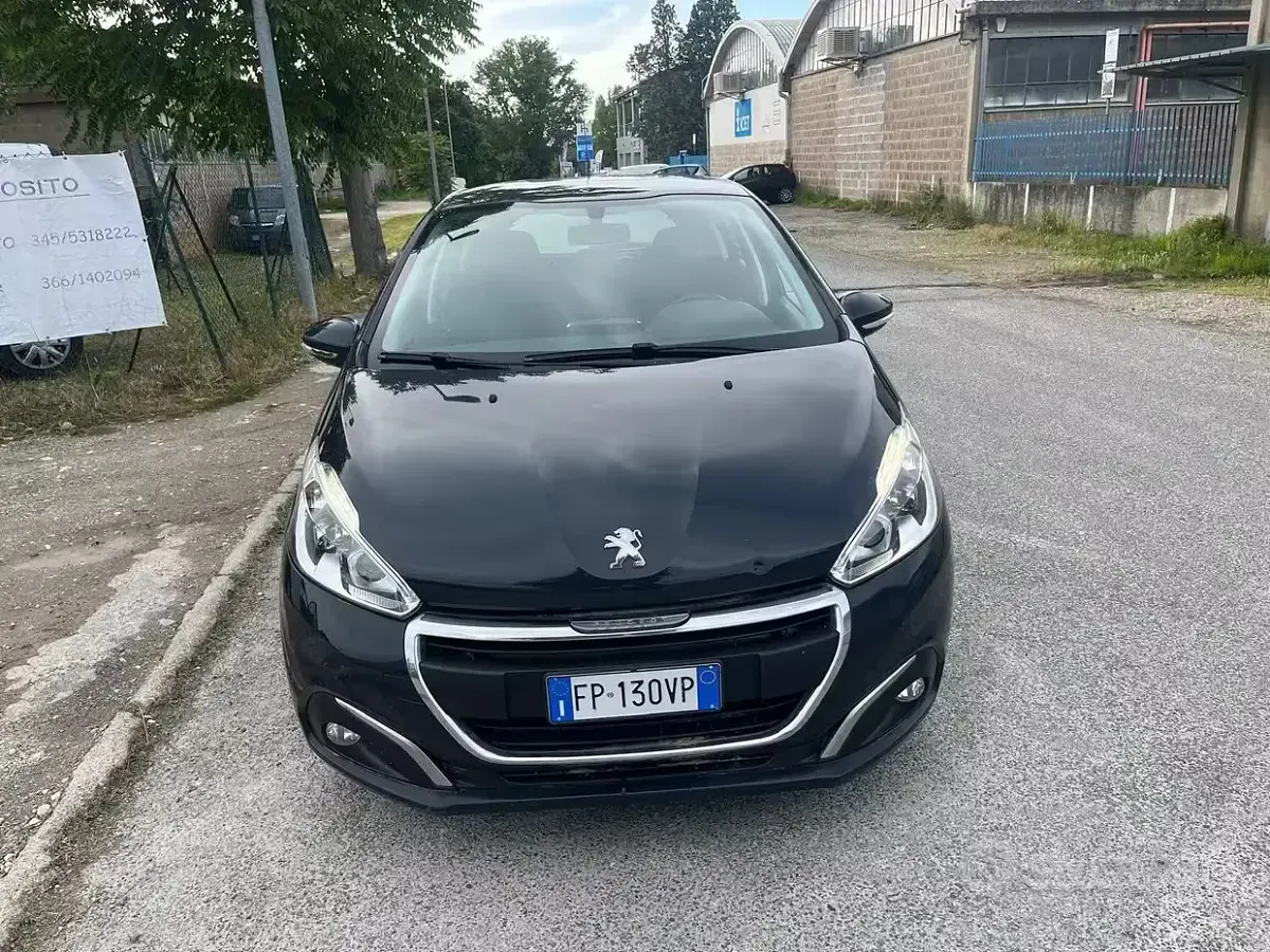 Usata Peugeot 208 Allure 82 CV (60 kW) 2018 Blu Utilitaria