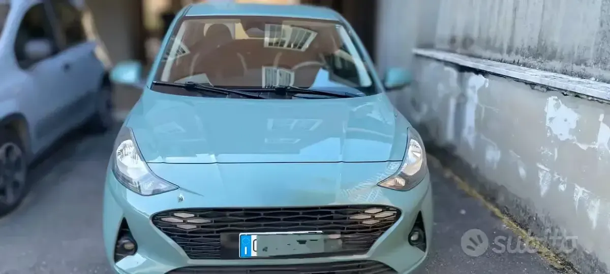 Usata Hyundai i10 67 CV (49 kW) 2023 Verde Utilitaria