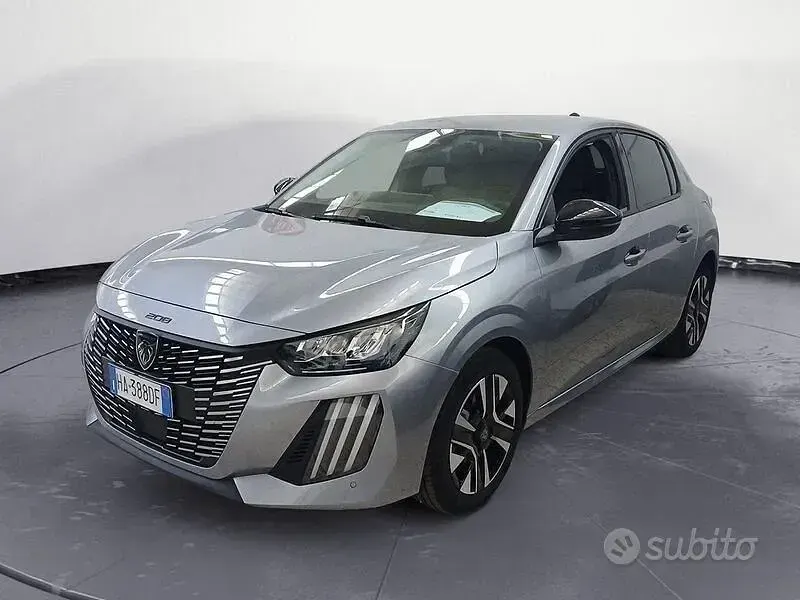 Usata Peugeot 208 Allure 101 CV (74 kW) 2025 Grigio Utilitaria