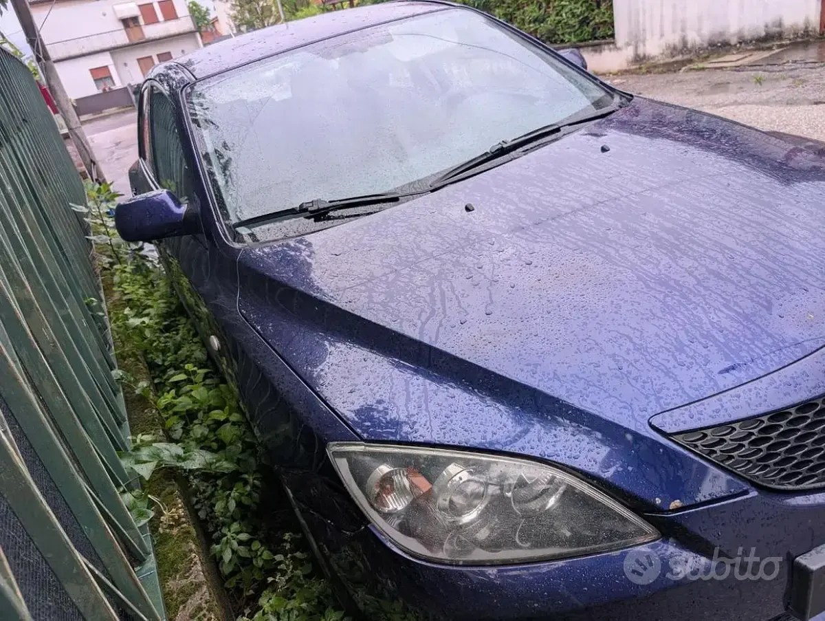 Usata Mazda 3 109 CV (80 kW) 2005 Blu Berlina