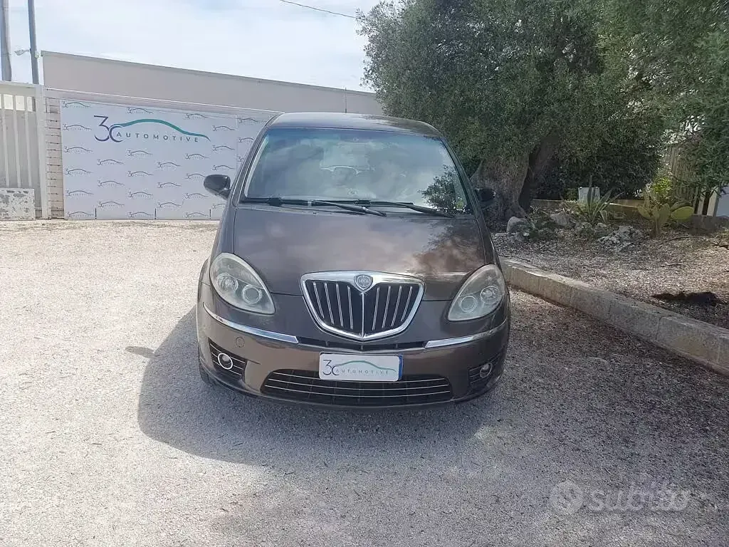 Usata Lancia Musa Platinum 95 CV (69 kW) 2011 Marrone Monovolume