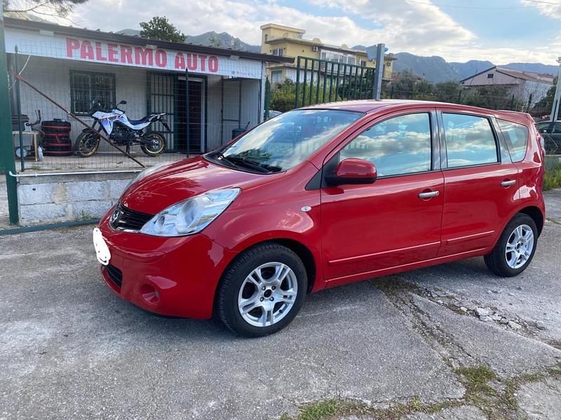 Usata Nissan Note Acenta 89 CV (65 kW) 2011 Rosso Utilitaria