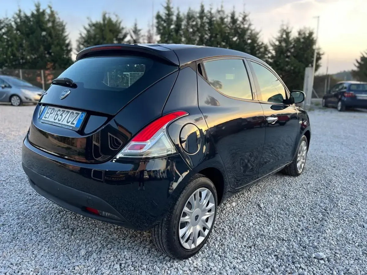 Usata Lancia Ypsilon S 95 CV (69 kW) 2013 Blu Utilitaria