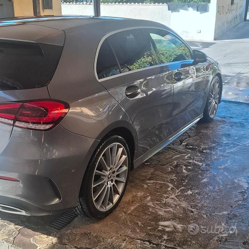 Gebraucht Mercedes A180 Premium 136 PS (100 kW) 2024 Grau Limousine