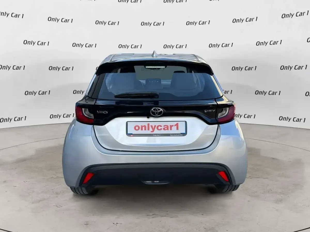 Usata Toyota Yaris Hybrid Active 116 CV (85 kW) 2025 Grigio Berlina