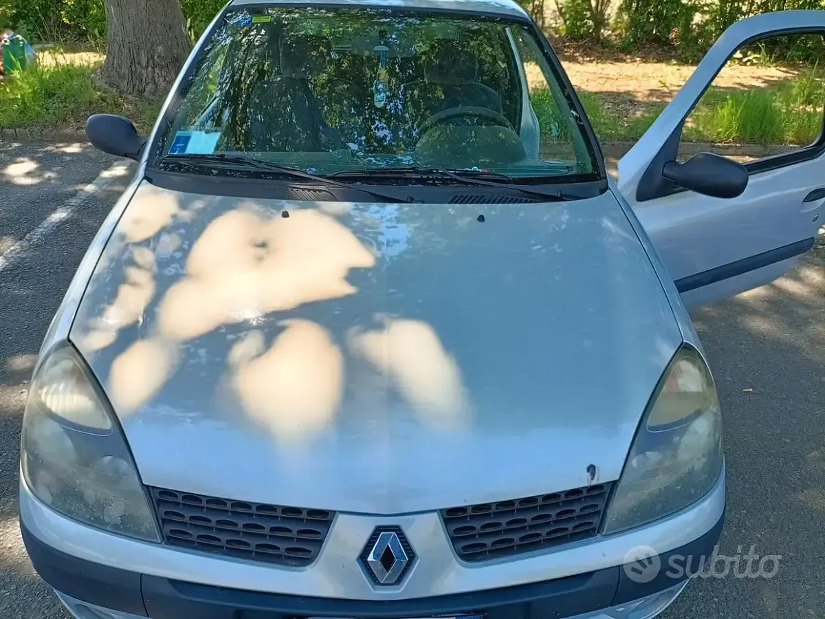 Käytetty Renault Clio II 58 HP (42 kW) 2003 Viistoperä